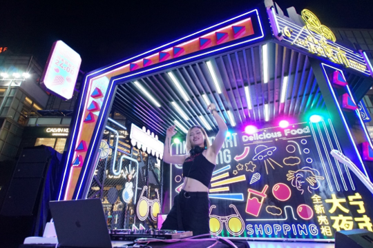 家门口的仲夏夜趣处,有故事有酒的“大宁夜市”全新亮相